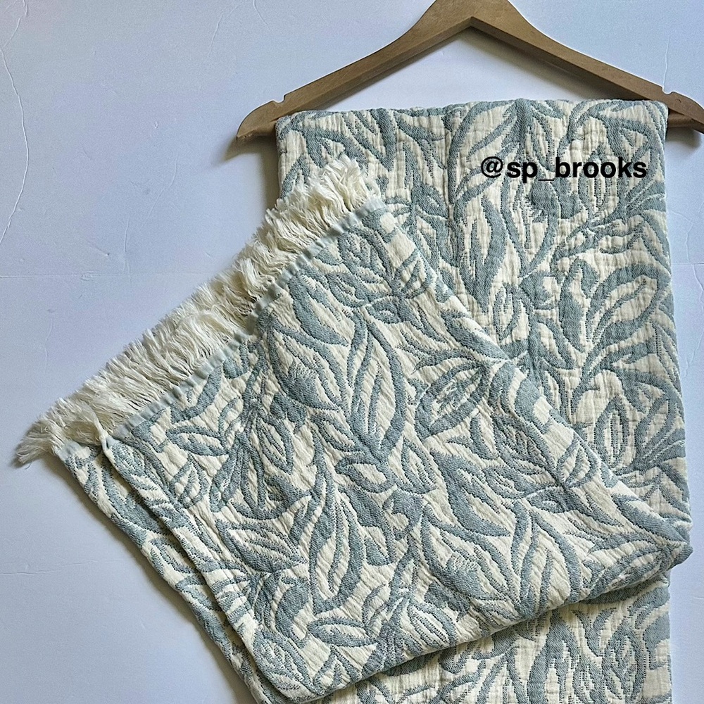 🎁Piscatextil Throw Blanket - Long Leaf Floral Pattern - Blue and Oatmeal - Picture 2 of 6